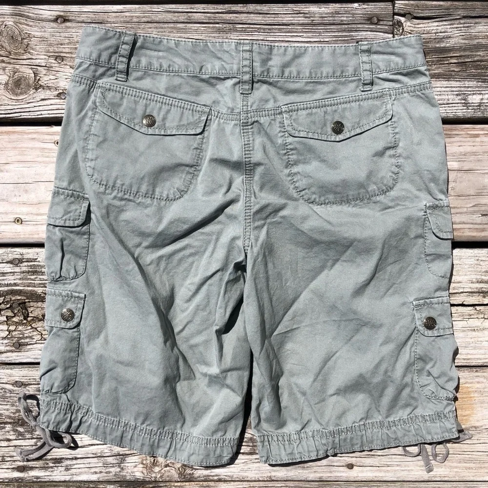 - LOFT Sz 6 Grayish Green Cargo Shorts! EUC!